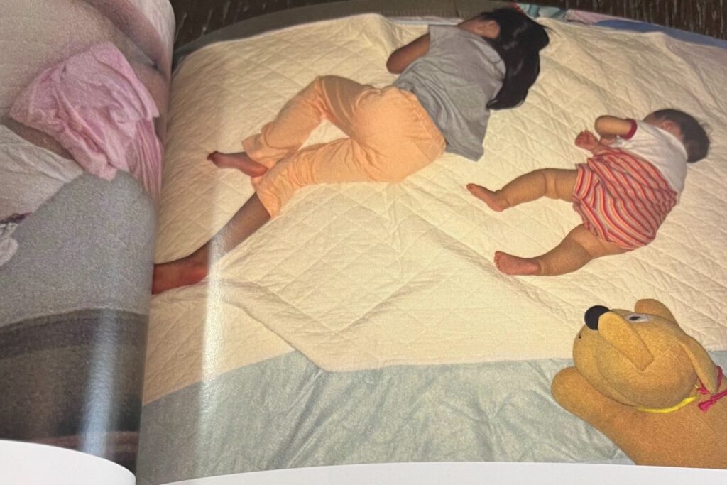 赤ちゃんの寝相(育休記録) 育休中に撮影した赤ちゃんのユニークな寝相の写真